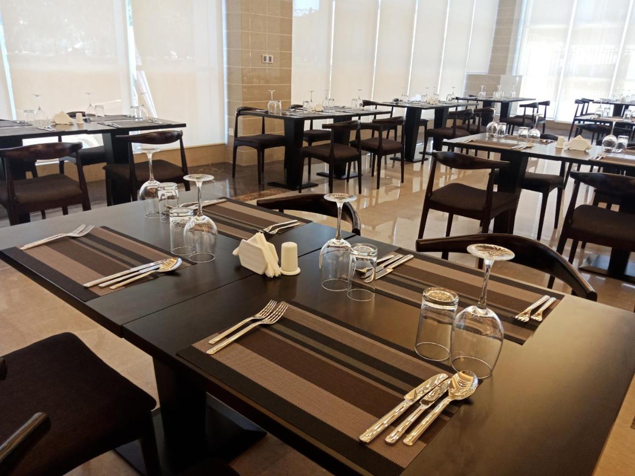 Hotel Kaloum Conakry Bagian luar foto
